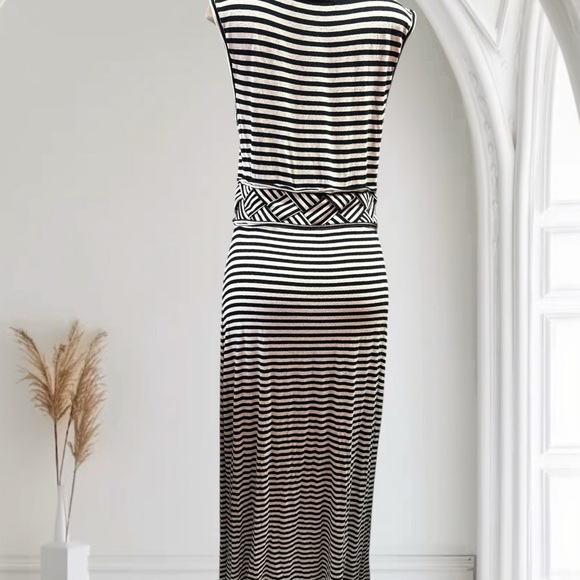 Max Studio Black and White Sleeveless Sheath Maxi Dress - Picture 3 of 5